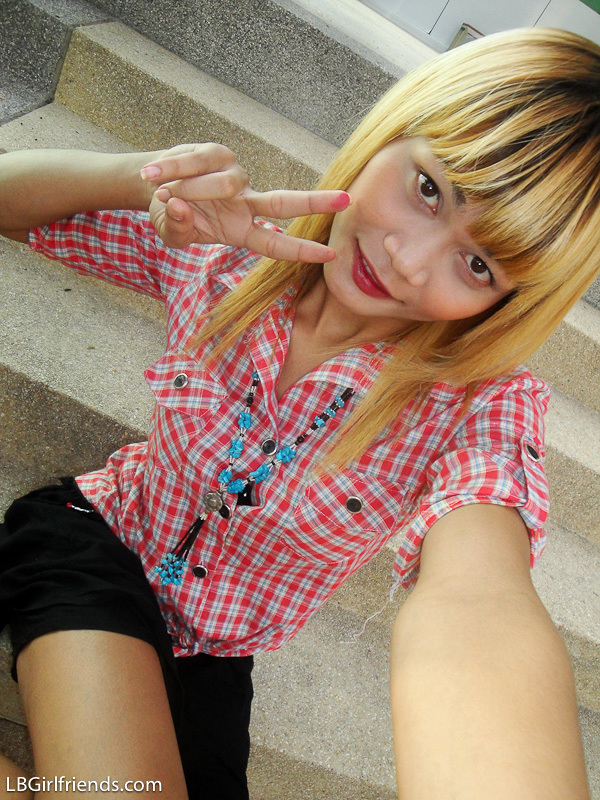 Adorable Blonde T-Girl Wa Takes Self Shot Pics